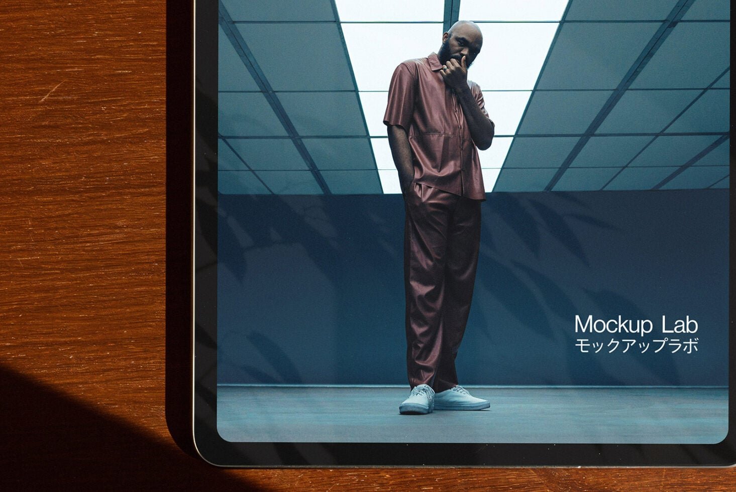 Tablet 03ML Mockup preview 3