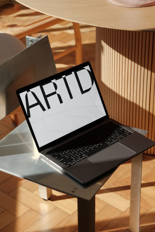 Macbook C04 Mockup 040
