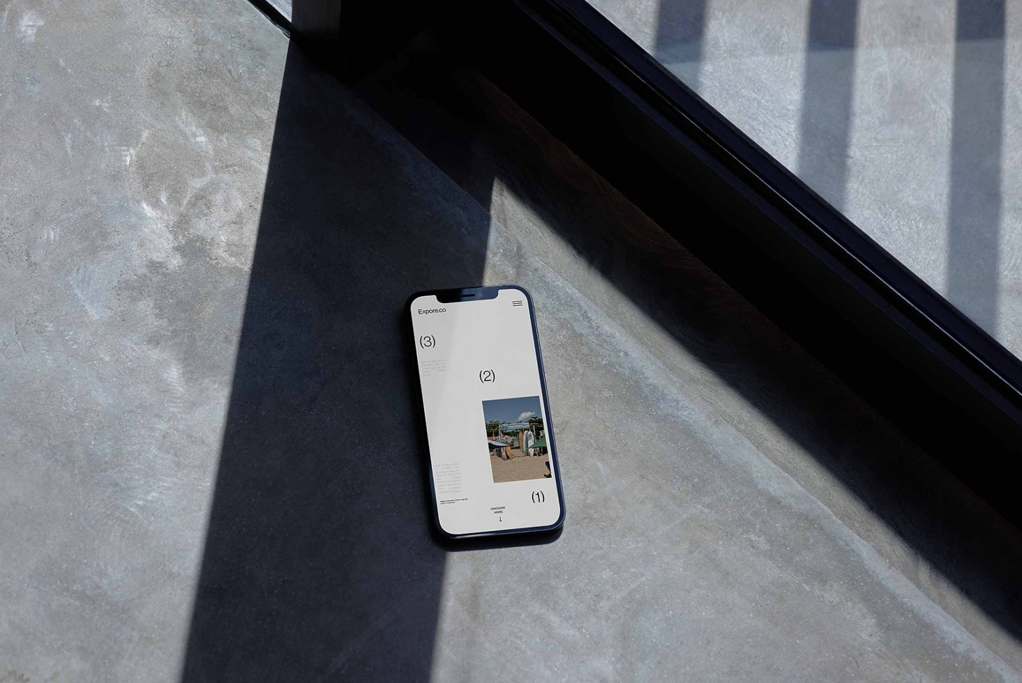 iPhone Mockup 017