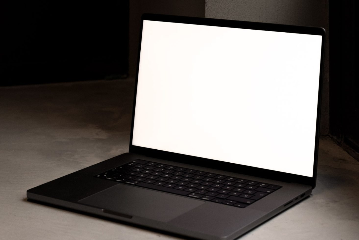 MacBook Pro Mockup S06 18 preview 2