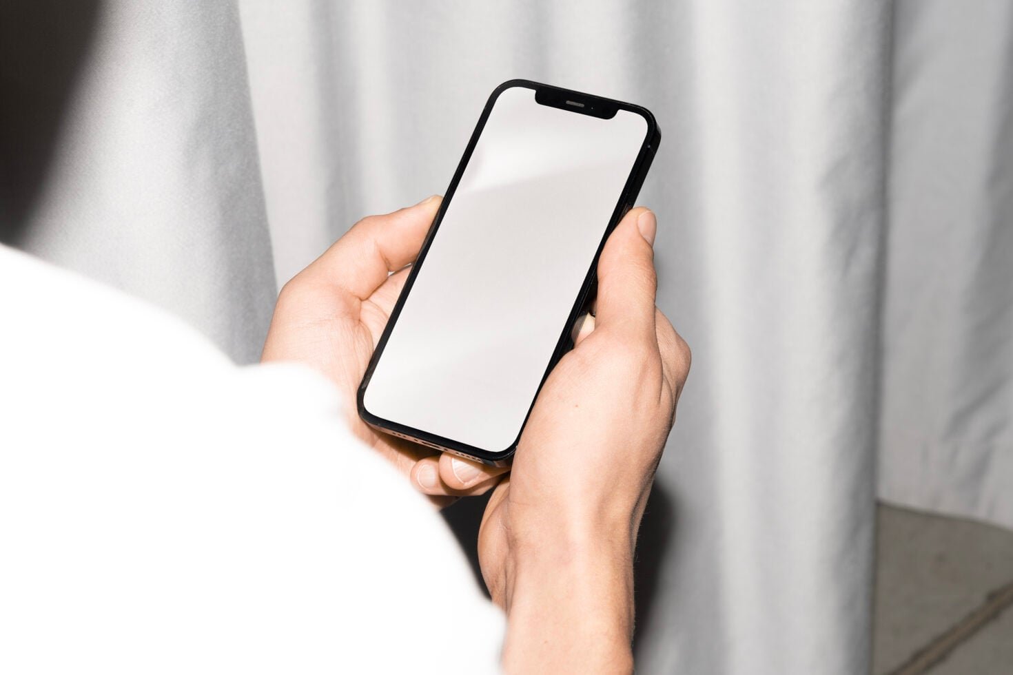 iPhone Mockup S008-005 preview 3