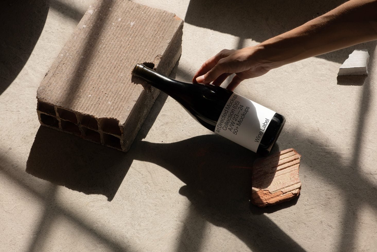 Bottle C05 Mockup 002