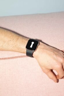 MOTEL SMARTWATCH MOCKUP 02