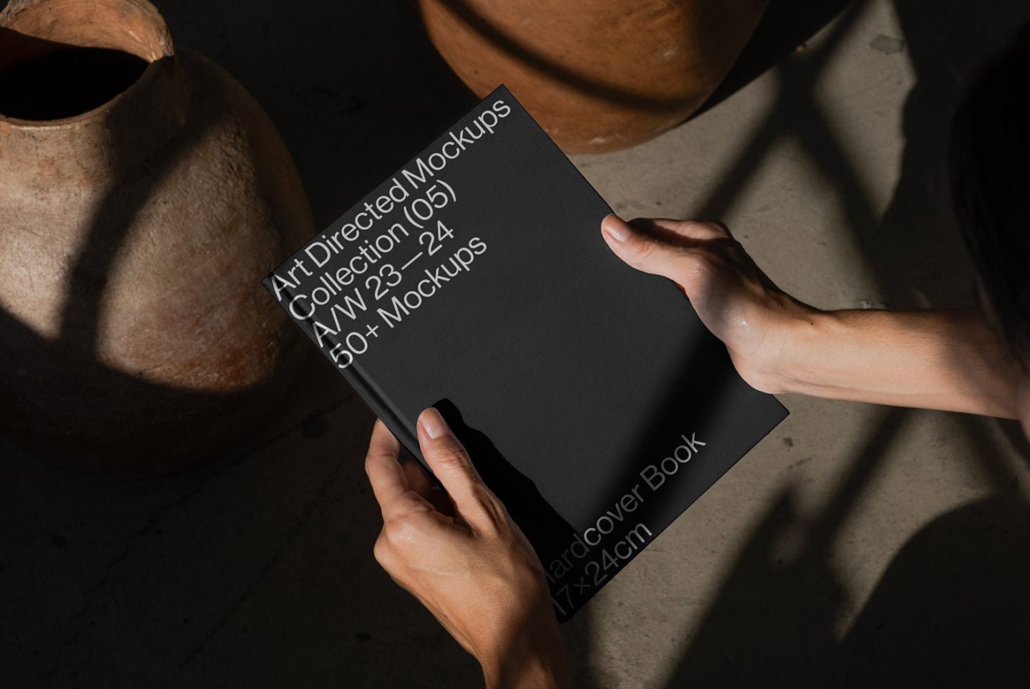 Book C05 Mockup 016