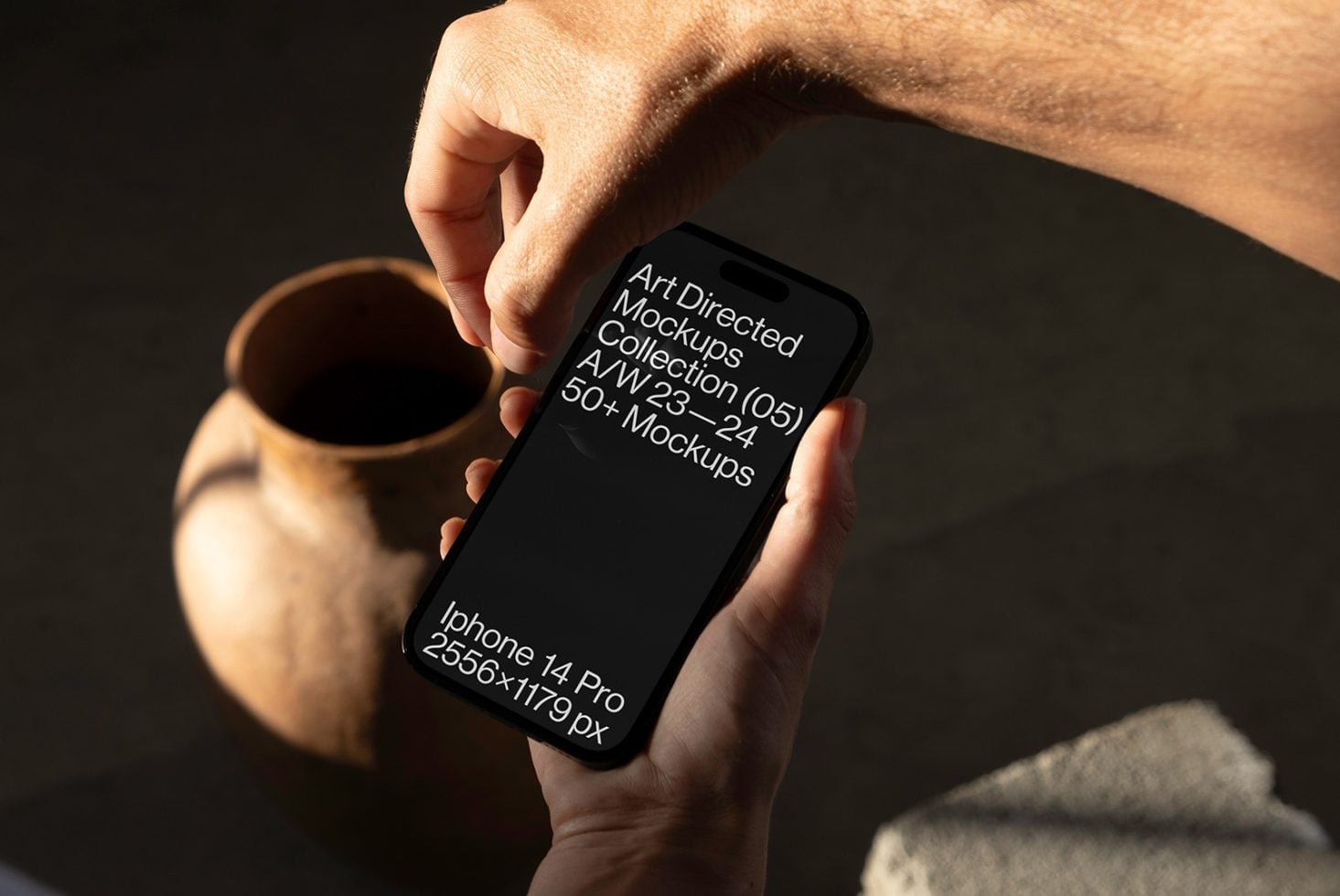 iPhone C05 Mockup 049