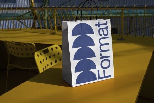 Format B2 Paper Bag Mockup 01