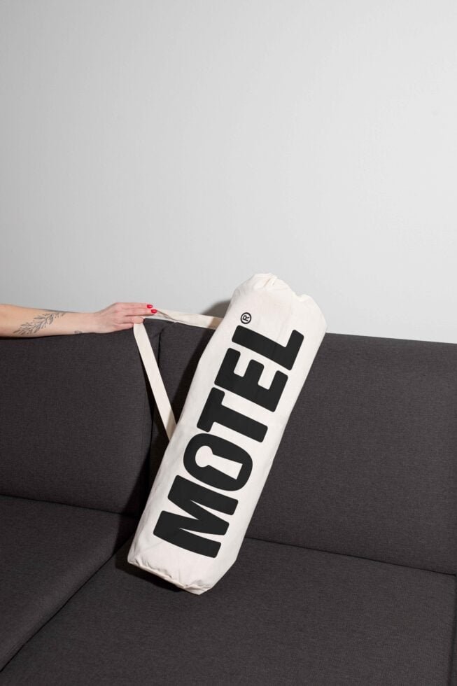 MOTEL TOTEBAG MOCKUP 05