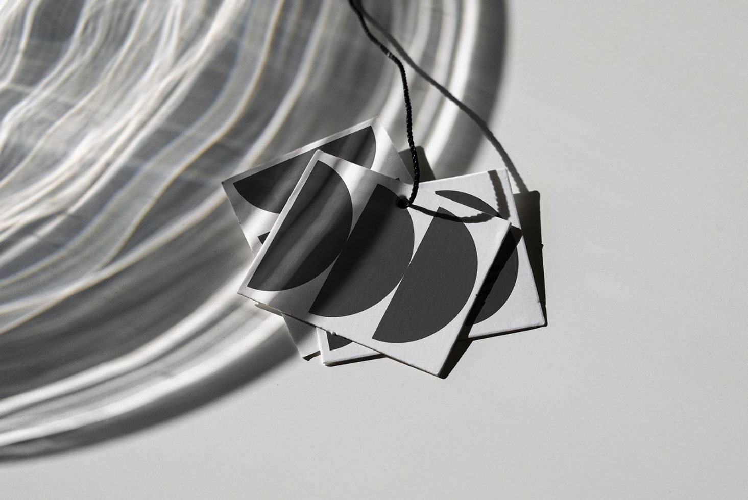 Format B2 Tags Mockup 01
