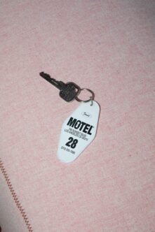 MOTEL KEYTAG MOCKUP 04