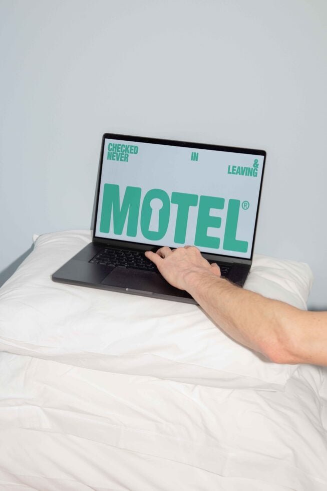 MOTEL LAPTOP MOCKUP 06