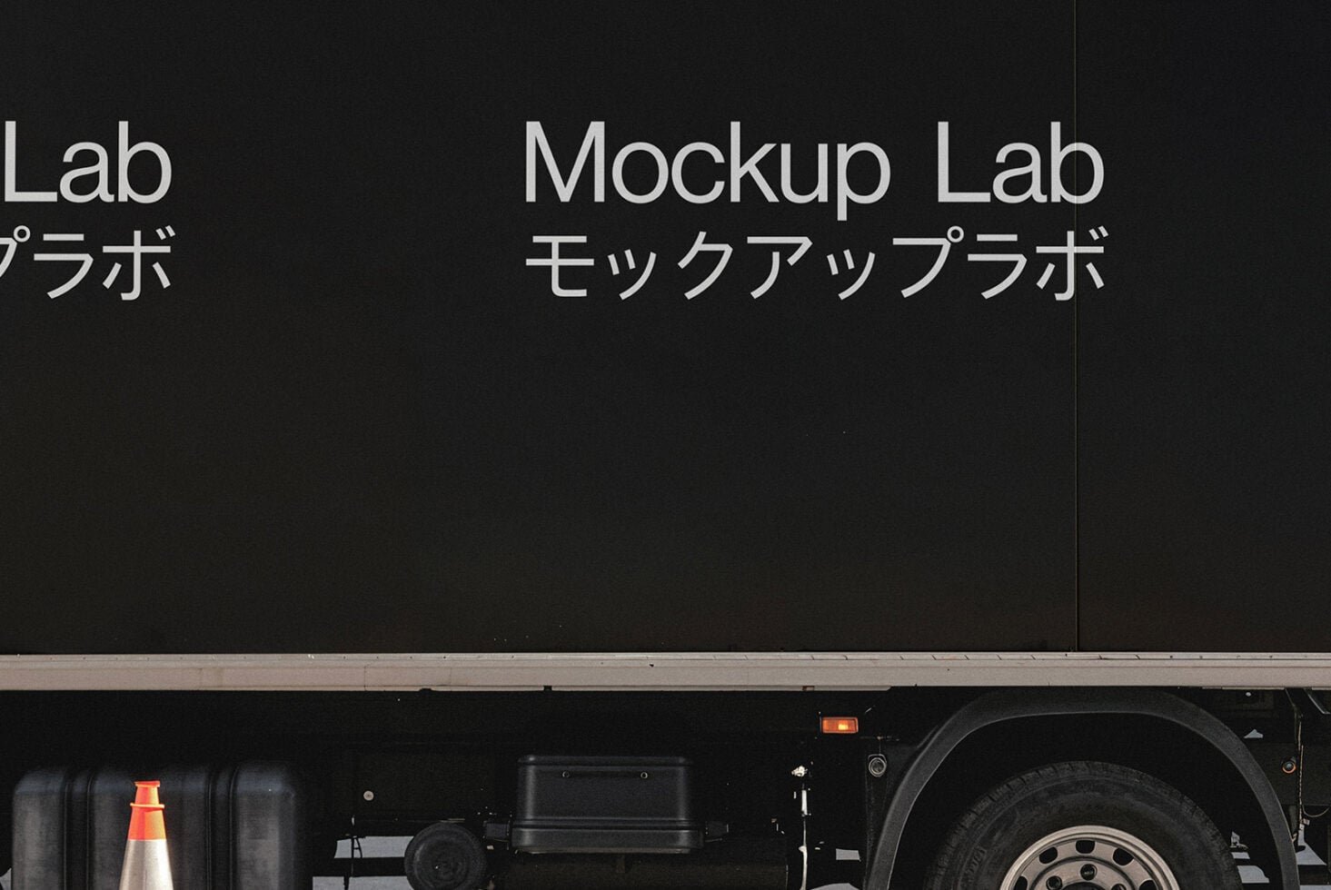 Van 03ML Mockup preview 3