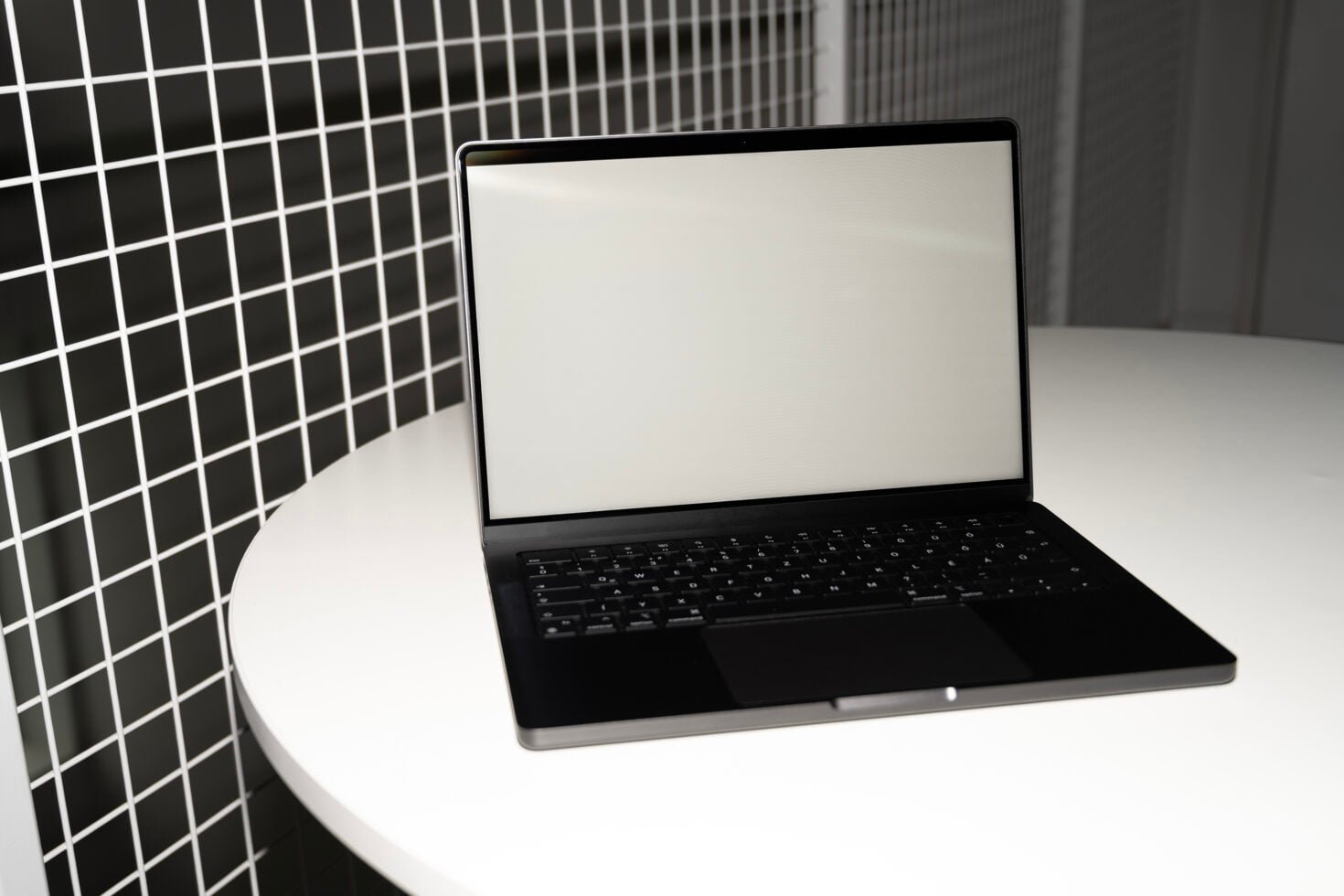 Macbook Mockup S008-016 preview 3