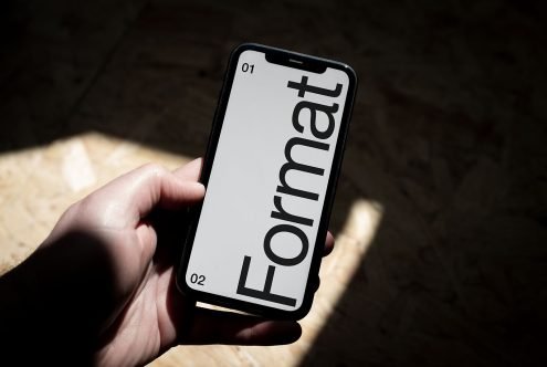 Format B2 iPhone 11 Mockup 01