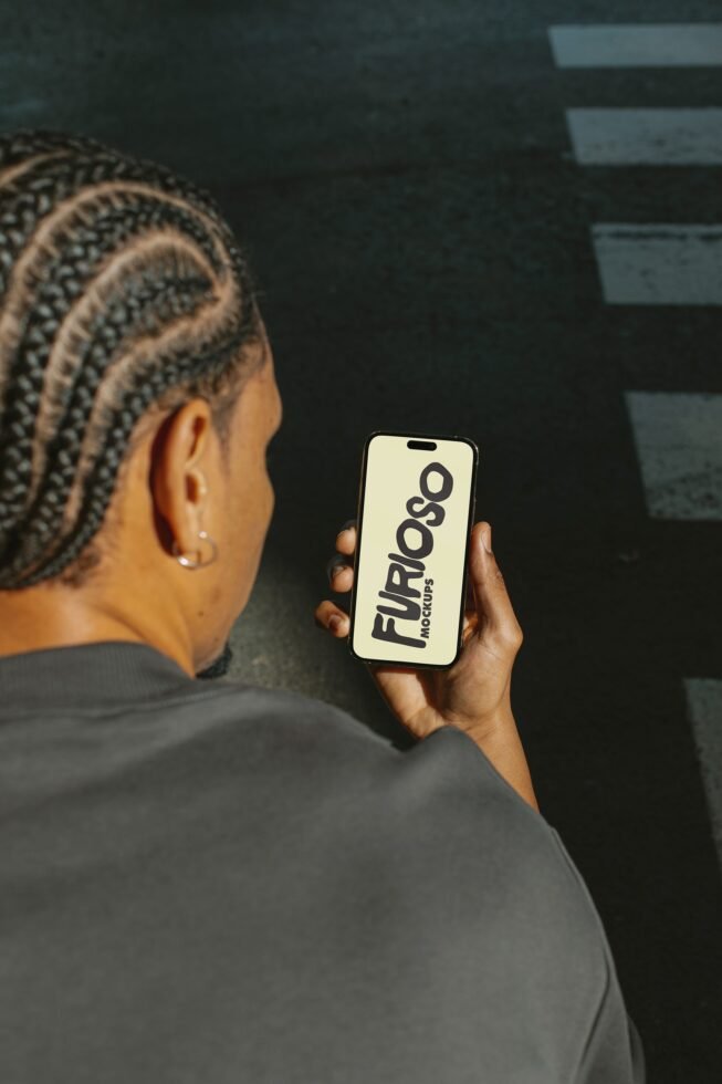 iPhone Mockup 01UC