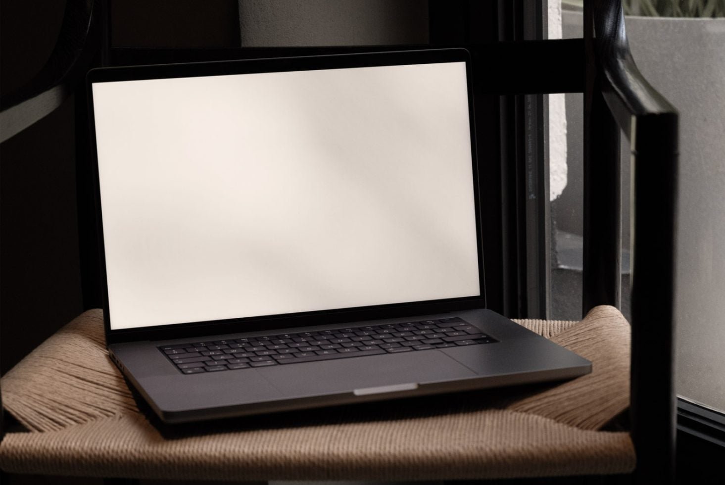 MacBook Pro Mockup S06 08 preview 2