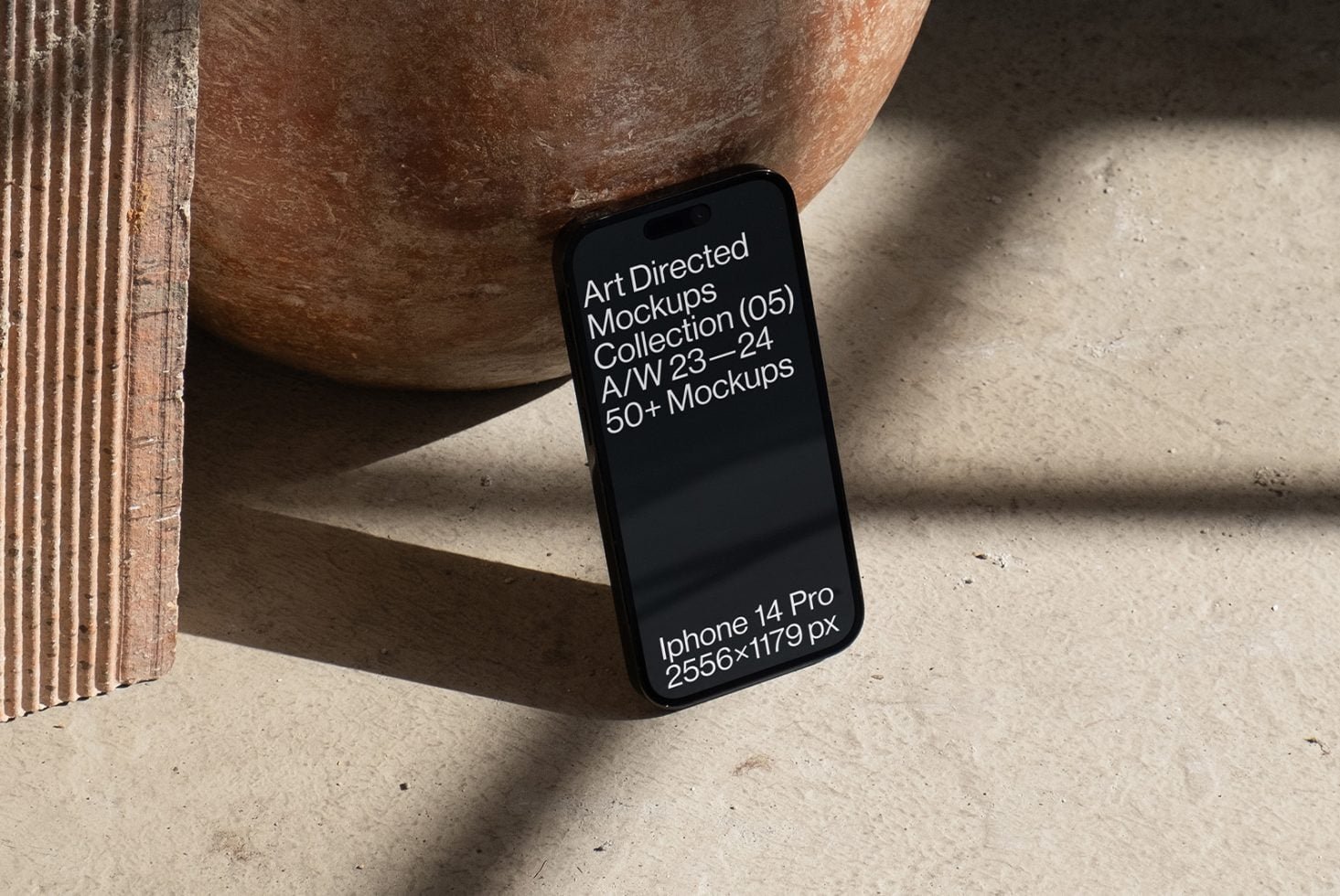 iPhone C05 Mockup 048