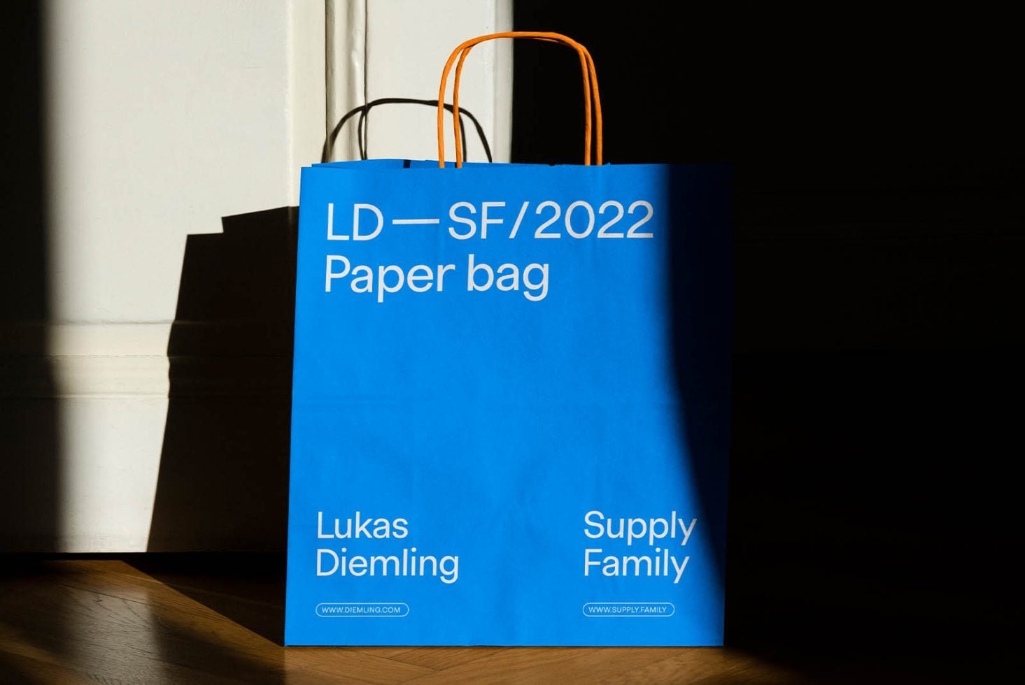 Paper Bag 02 Mockup preview 2