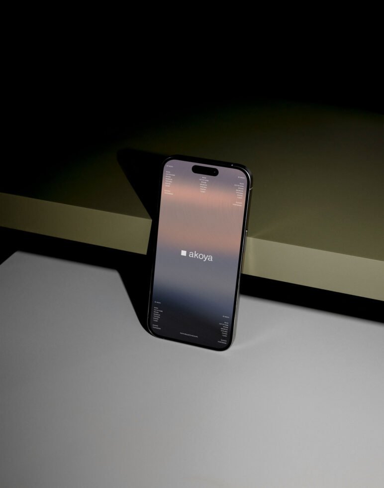 iPhone Mockup 030