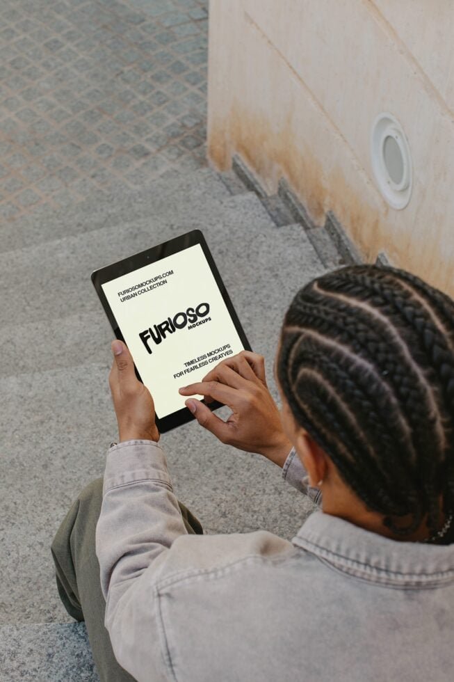 iPad Mockup 03UC