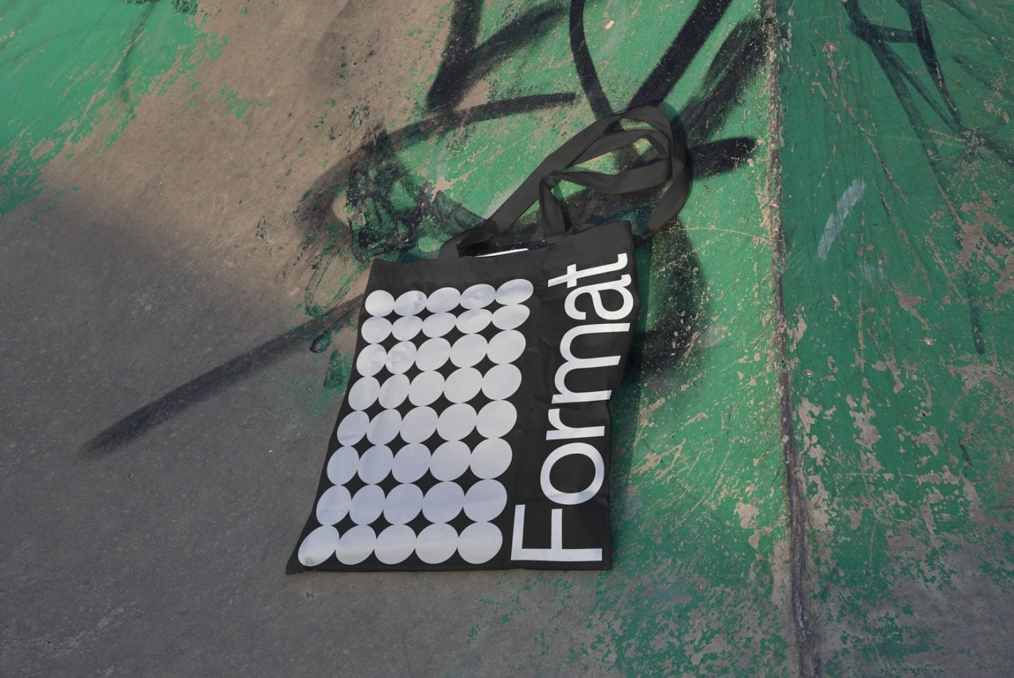 Format B2 Cloth Bag Mockup 02