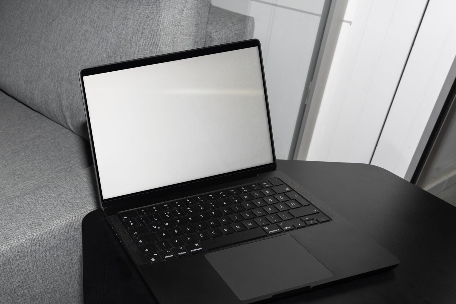 Macbook Mockup S008-013 preview 3