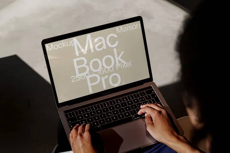 MacBook Pro DD E03 Mockup