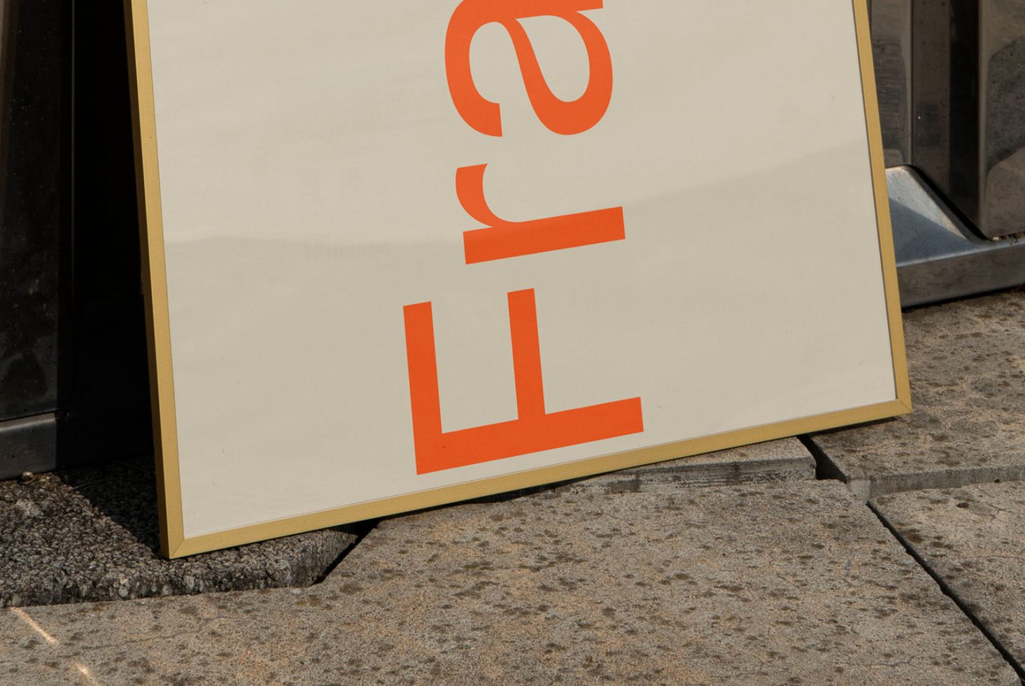 Frame FR E07 Mockup preview 2