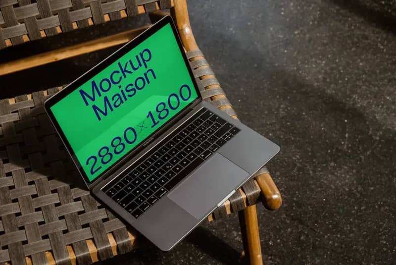 MacBook Pro 13″ LT B 01