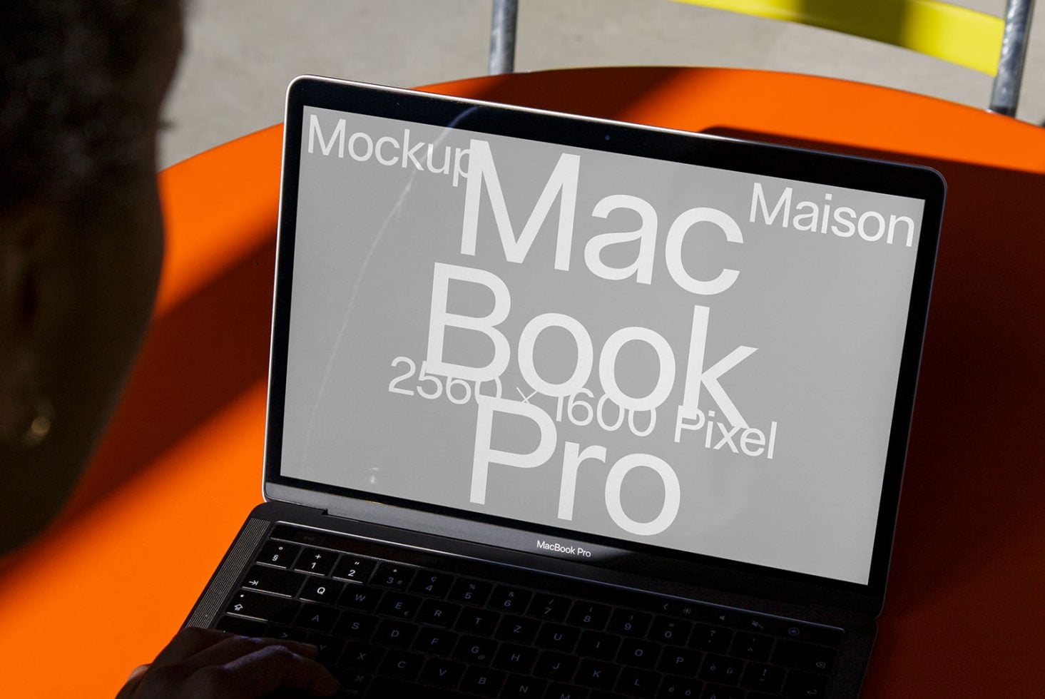 MacBook Pro DD E04 Mockup preview 1