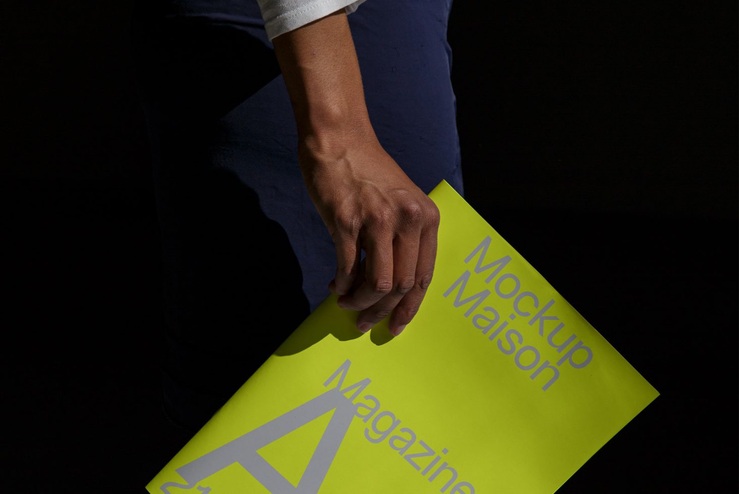 Magazine E09 Mockup preview 1