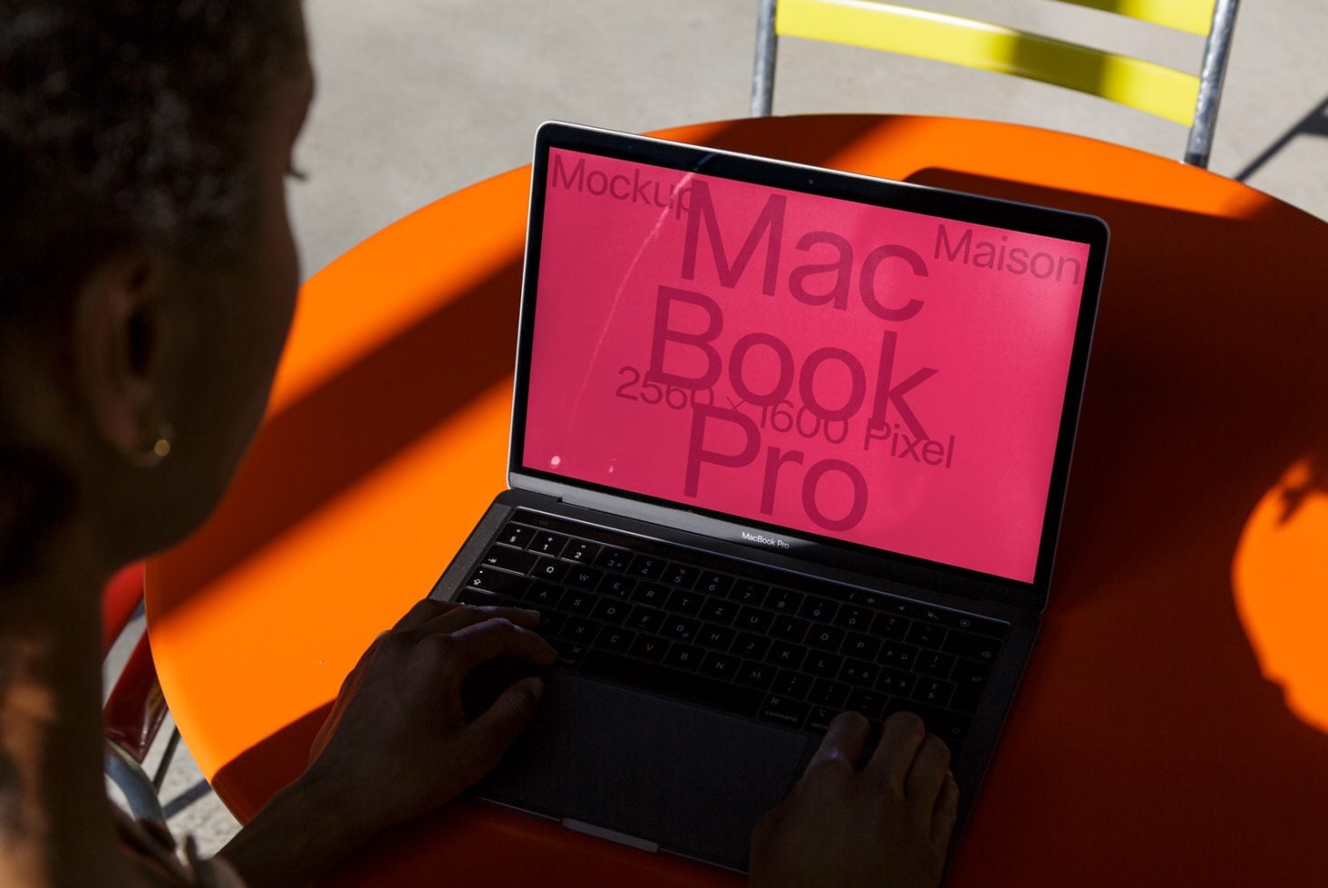 MacBook Pro E05 Mockup preview 1