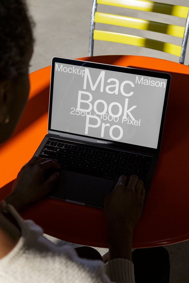 MacBook Pro DD E04 Mockup