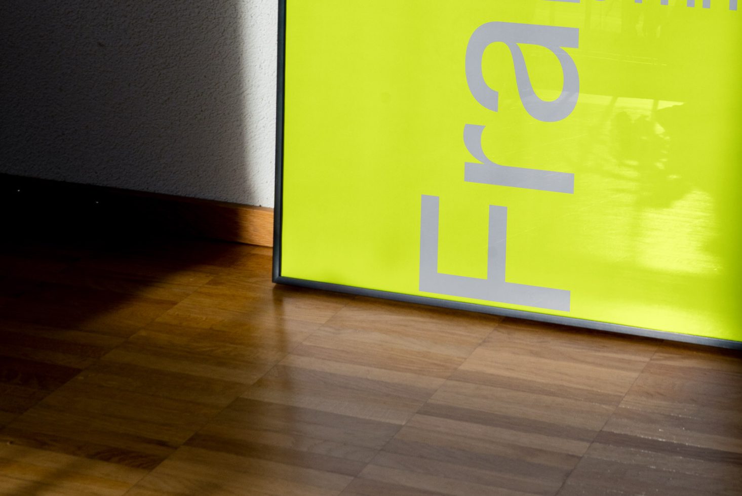 Frame E06 Mockup preview 2