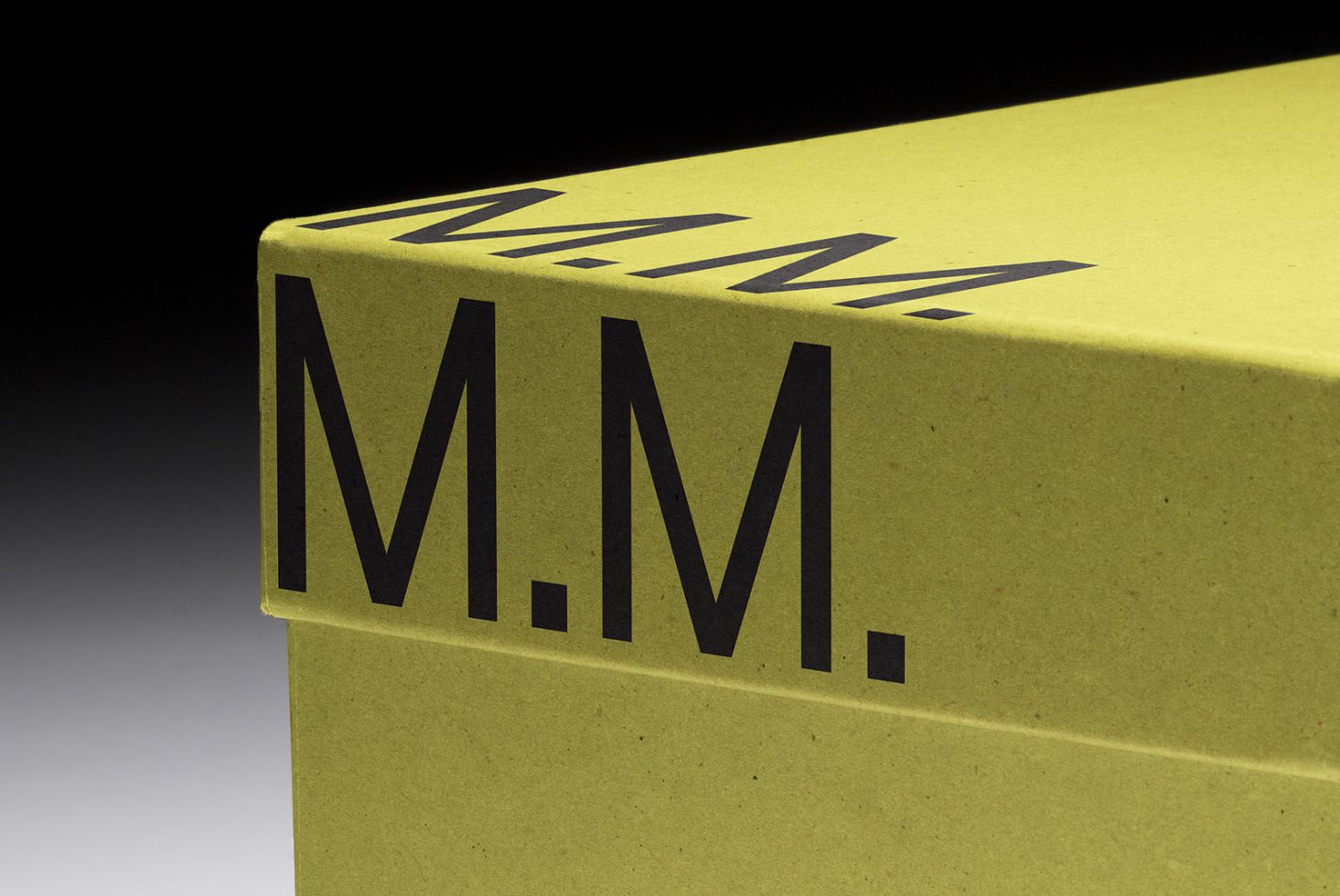 Box GRD05 Mockup preview 2