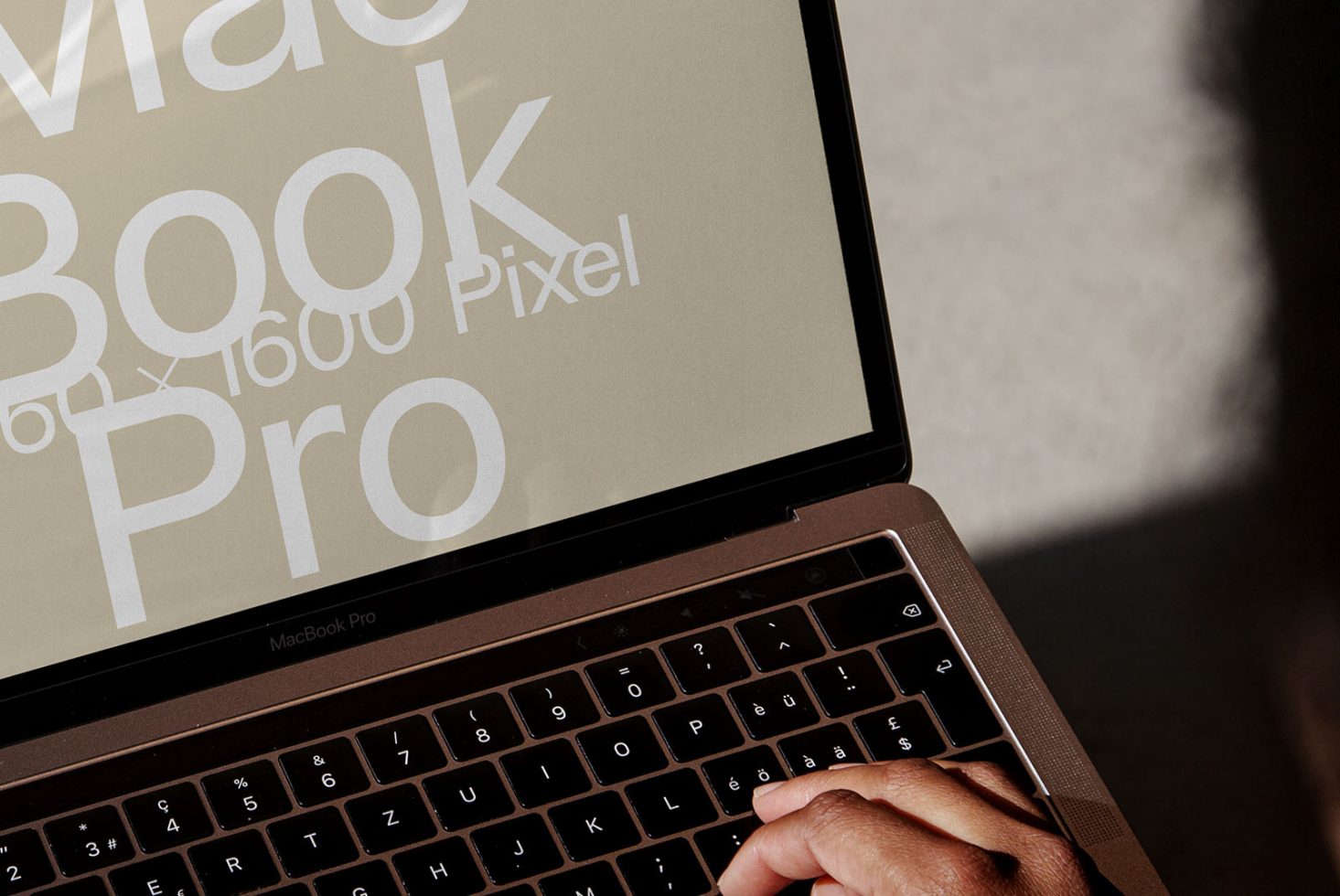 MacBook Pro DD E03 Mockup preview 2