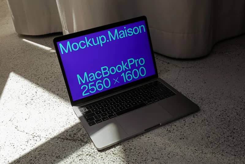MacBook Pro 13″ LT C 02
